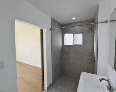 3125 Jacinto Avenue - Photo Thumbnail 16