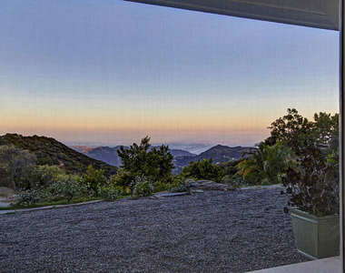21965 Saddle Peak Road - Photo Thumbnail 46