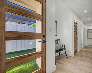 1145 S Longwood Avenue - Photo Thumbnail 15