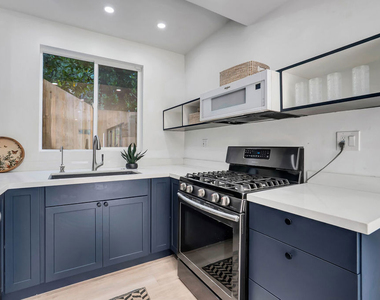 1145 S Longwood Avenue - Photo Thumbnail 36