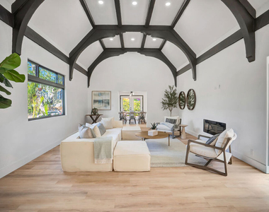 1145 S Longwood Avenue - Photo Thumbnail 2
