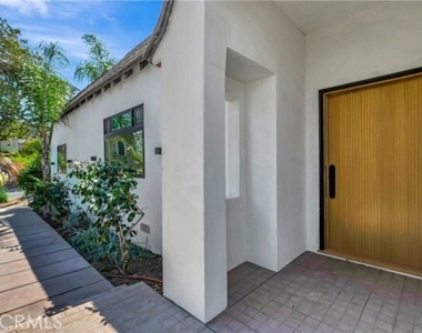 1145 S Longwood Avenue - Photo Thumbnail 1
