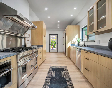 1145 S Longwood Avenue - Photo Thumbnail 12
