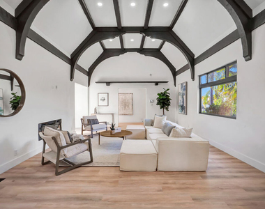 1145 S Longwood Avenue - Photo Thumbnail 3