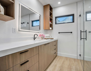 1145 S Longwood Avenue - Photo Thumbnail 18