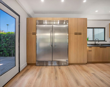 1145 S Longwood Avenue - Photo Thumbnail 7