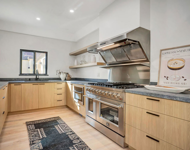 1145 S Longwood Avenue - Photo Thumbnail 9