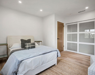 1145 S Longwood Avenue - Photo Thumbnail 22