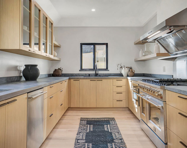 1145 S Longwood Avenue - Photo Thumbnail 10