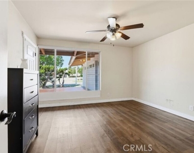 6732 Wooster Avenue - Photo Thumbnail 8