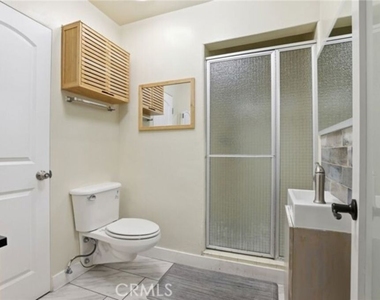 6732 Wooster Avenue - Photo Thumbnail 9