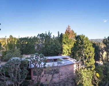 865 Comstock Avenue - Photo Thumbnail 7
