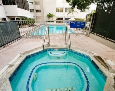 865 Comstock Avenue - Photo Thumbnail 15