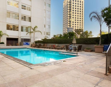 865 Comstock Avenue - Photo Thumbnail 14