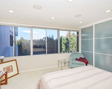 865 Comstock Avenue - Photo Thumbnail 9