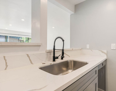 6275 Canterbury Drive - Photo Thumbnail 11