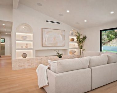 20466 Miranda Street - Photo Thumbnail 10