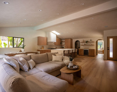20466 Miranda Street - Photo Thumbnail 8