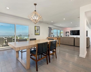 3201 Bonnie Hill Drive - Photo Thumbnail 6