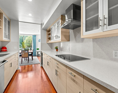 851 N Kings Road - Photo Thumbnail 9