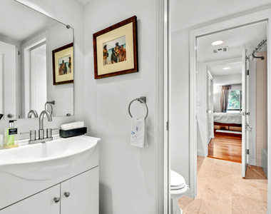851 N Kings Road - Photo Thumbnail 20