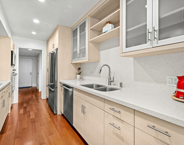 851 N Kings Road - Photo Thumbnail 8