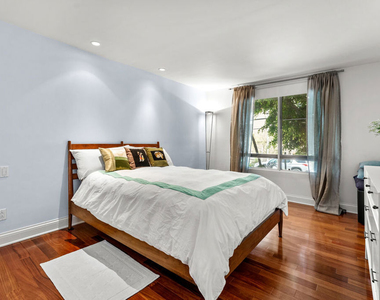 851 N Kings Road - Photo Thumbnail 17