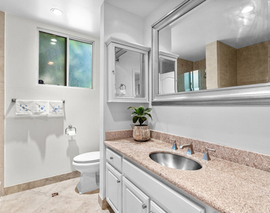 851 N Kings Road - Photo Thumbnail 16