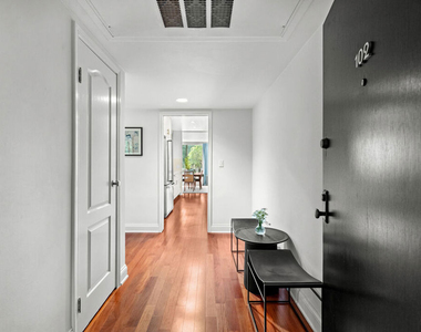 851 N Kings Road - Photo Thumbnail 12