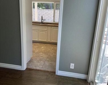 1024 Laguna Terrace - Photo Thumbnail 9