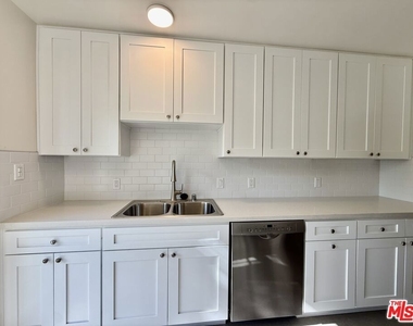 5262 Village Green - Photo Thumbnail 5