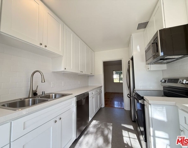 5262 Village Green - Photo Thumbnail 6