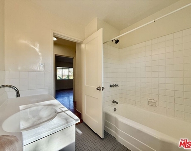 5262 Village Green - Photo Thumbnail 10