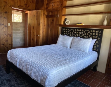 422 Culebra St. - Photo Thumbnail 9