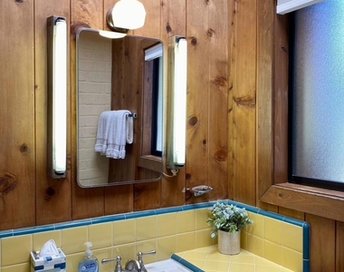 422 Culebra St. - Photo Thumbnail 10