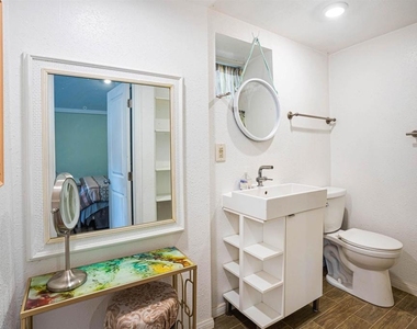 5037 Crestland Drive - Photo Thumbnail 14