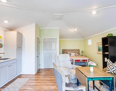 5037 Crestland Drive - Photo Thumbnail 7
