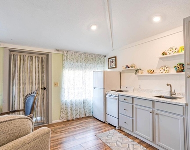 5037 Crestland Drive - Photo Thumbnail 13