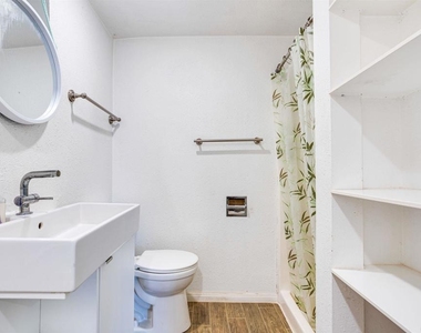 5037 Crestland Drive - Photo Thumbnail 15