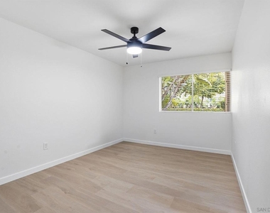6864 Hyde Park Drive - Photo Thumbnail 10