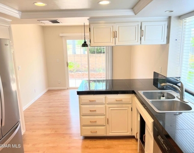 893 Lindawood Street - Photo Thumbnail 12