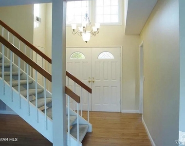 893 Lindawood Street - Photo Thumbnail 4