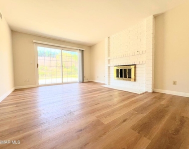 893 Lindawood Street - Photo Thumbnail 9