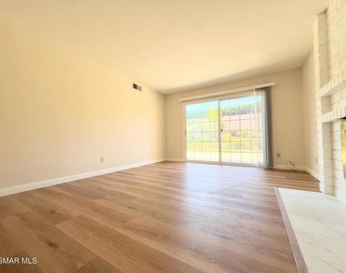 893 Lindawood Street - Photo Thumbnail 8