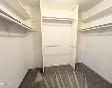 893 Lindawood Street - Photo Thumbnail 17