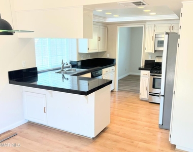 893 Lindawood Street - Photo Thumbnail 10