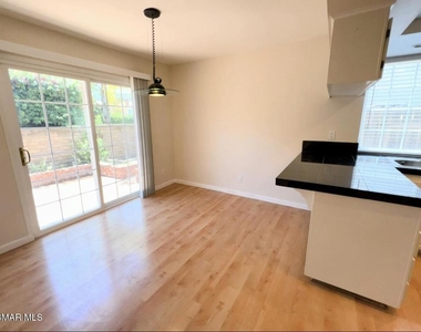 893 Lindawood Street - Photo Thumbnail 13