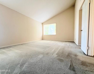 893 Lindawood Street - Photo Thumbnail 15