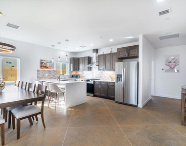 15553 Avenue Manzana - Photo Thumbnail 3