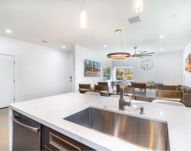 15553 Avenue Manzana - Photo Thumbnail 6